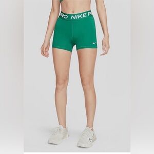 GREEN NIKE PRO SHORTS Women's